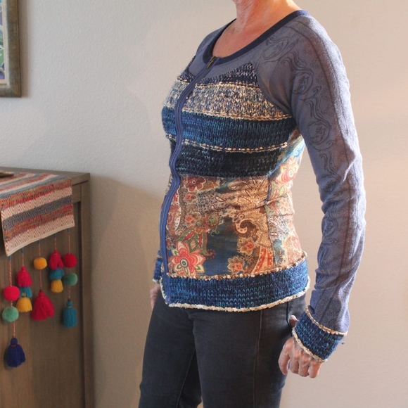 Mixed Fabric Sweater with front zip - Picture 5 of 13